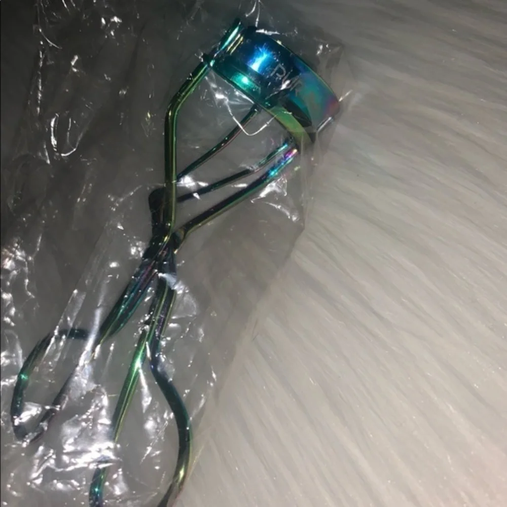 New PÜR Pro Iridescent Eyelash Curler